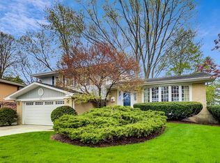 903 E Appletree Ln, Arlington Heights, IL