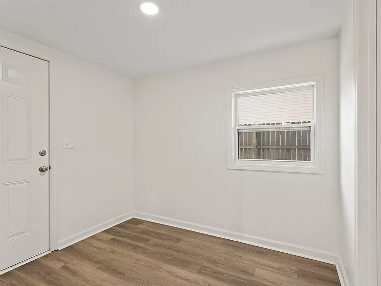 31 Allen St — Photo 22