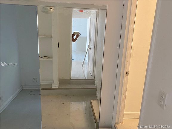 5th image of 1708 Taft St #1