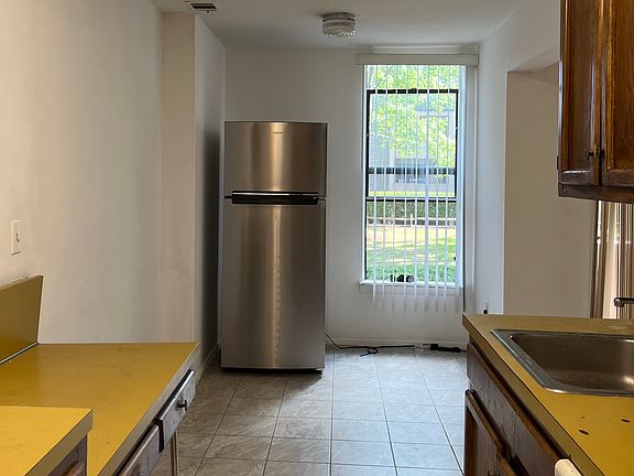 3rd image of 42 Shrewsbury Green Dr #42
