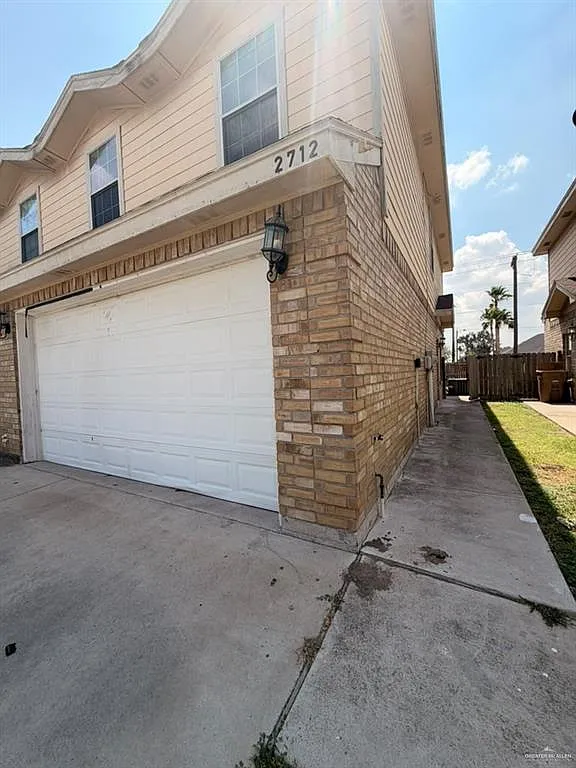 3 bed, 2.5 bath, 1300 sqft, $1,300 — Photo 1