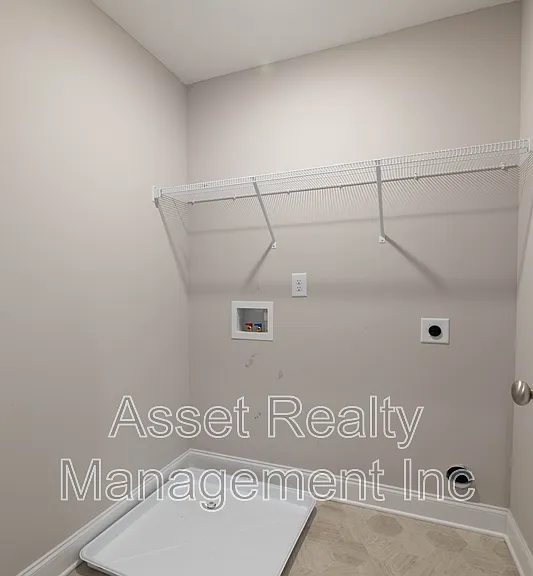 338 Broadberry Ave — Photo 13