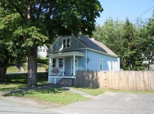 22 Wayne St, Troy, NY 12180