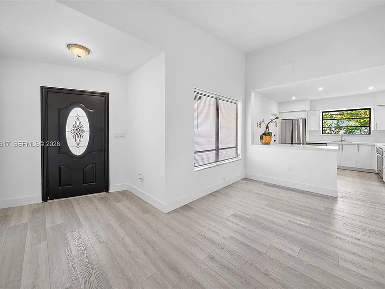 7525 Adventure Ave — Photo 3