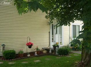 1125 Green Meadows Dr, Grand Blanc, MI 48439