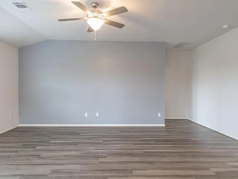 1605 Gerald Ln — Photo 7