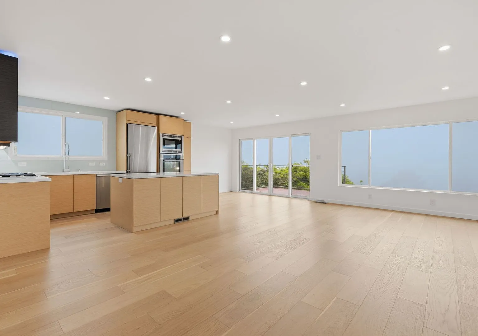 3 Bed + Office, 2 Bath Updated Twin Peaks Home — Photo 4