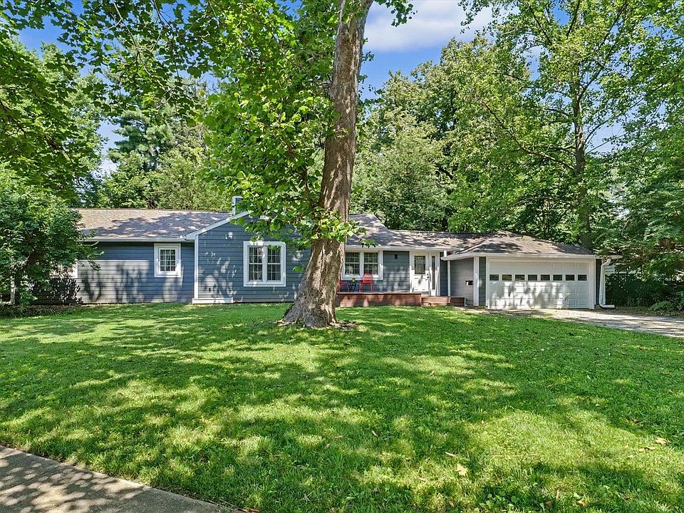 1st image of 204 E George Huff Dr