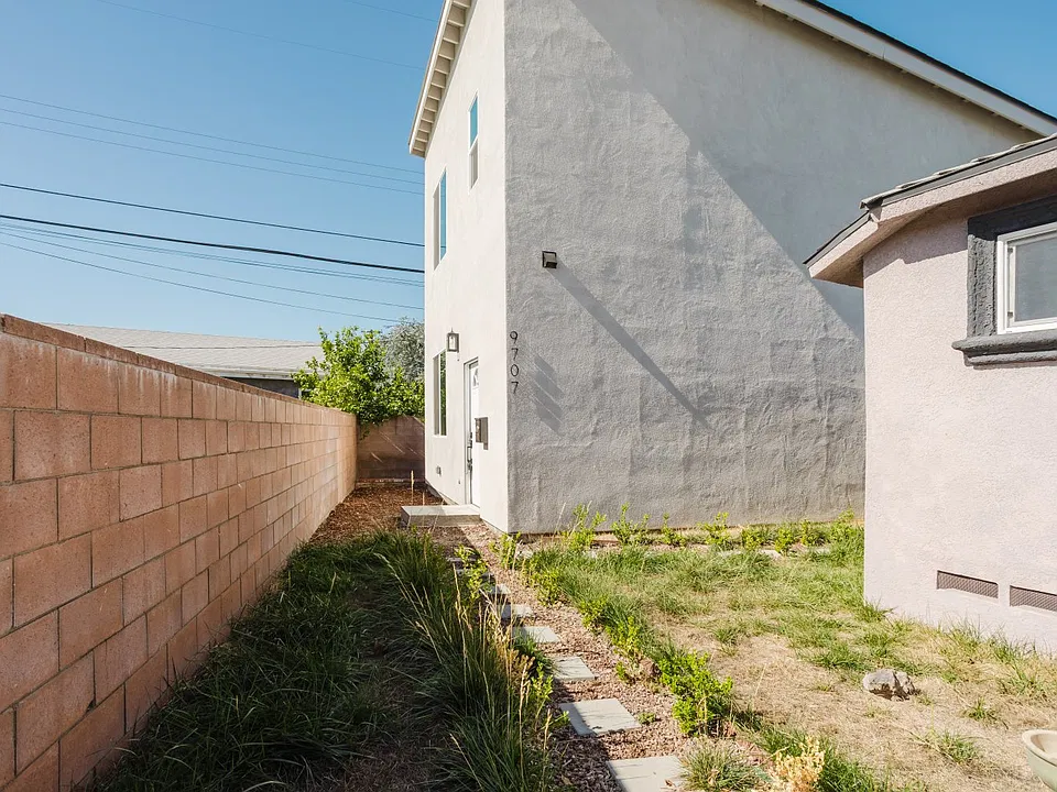 9707 Willis Ave