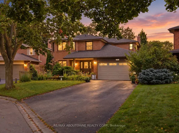 572 Harmony Ave, Burlington, ON L7N 3S8