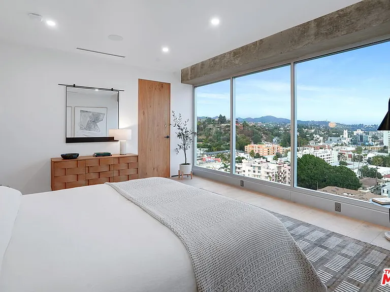 7135 Hollywood Blvd #E — Photo 31