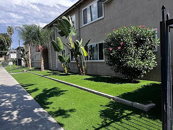 4th image of 6200X Hazeltine Ave #X
