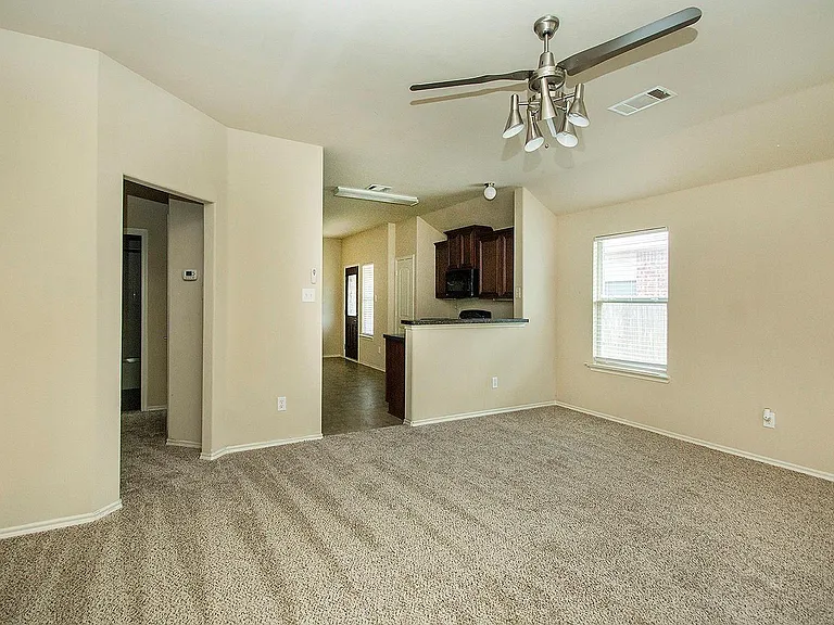 4032 Eagle Dr — Photo 6