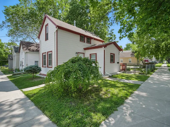 1657 E Walnut St, Des Moines, IA 50316