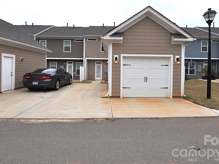 536 Laurel Walk Ln — Photo 4