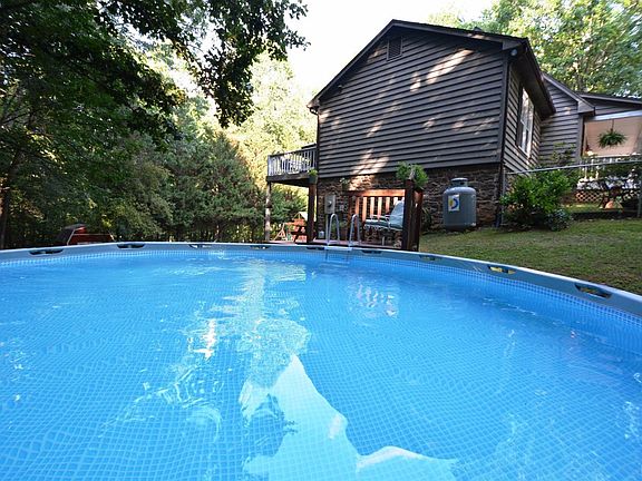 2nd image of 207 Brockenbrough Pl