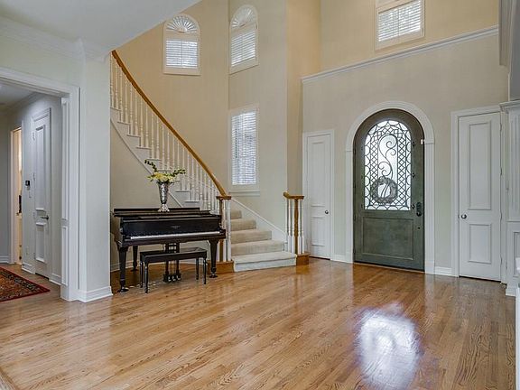 4th image of 802 Huntington Ct