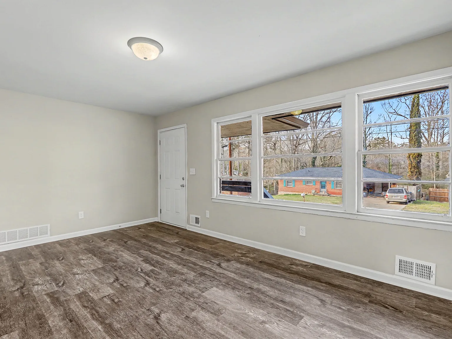 3 bed, 1190 sqft, $1,550 — Photo 2