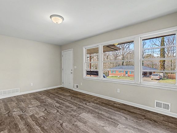 2nd image of 118 Ingleside Dr