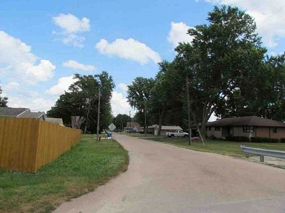 Exterior Neighborhood (street photo)