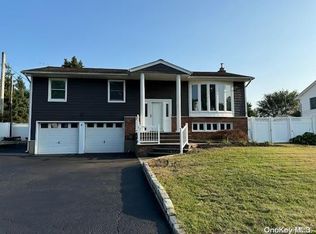 4 Haig Pl, Kings Park, NY 11754