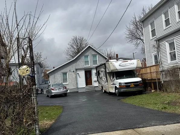 21 Story Ave, Lynn, MA 01902