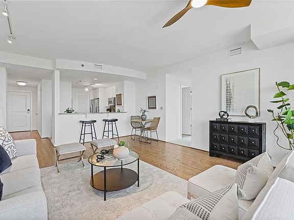 4th image of 3338 Peachtree Rd NE APT 2702