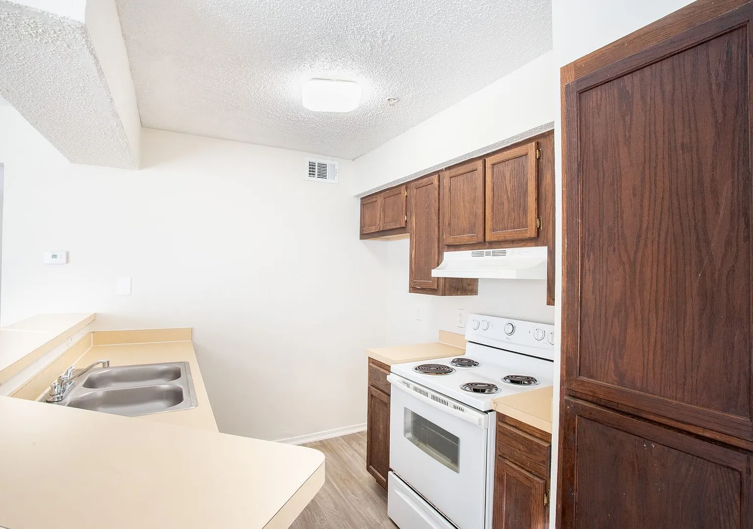 4915 Gaston Lofts — Photo 4