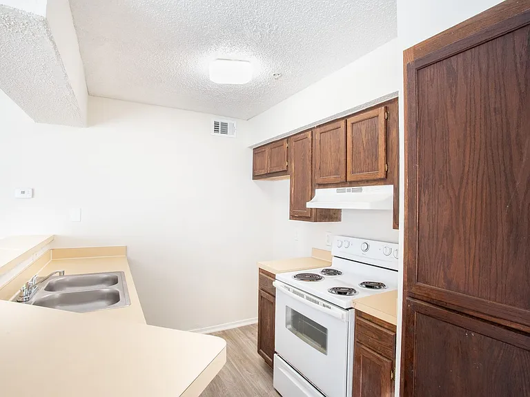 4915 Gaston Lofts — Photo 4