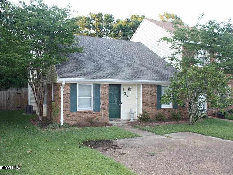 122 Amberwood Dr — Photo 2