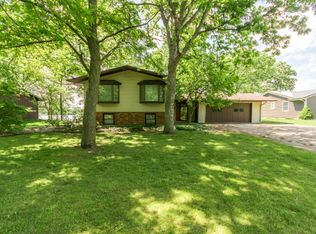 61782 Bayshore Dr, Sturgis, MI 49091