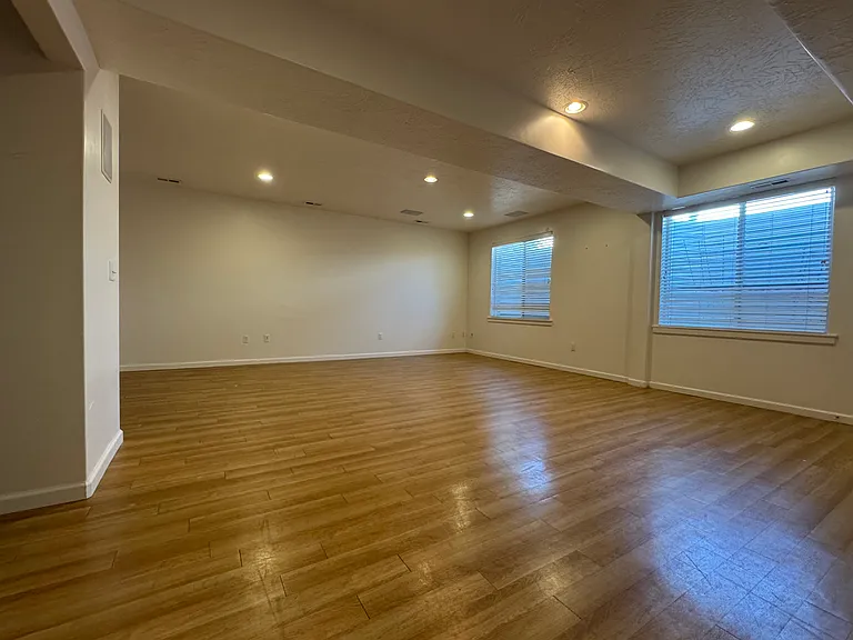 4047 W Hollandia Ln — Photo 9