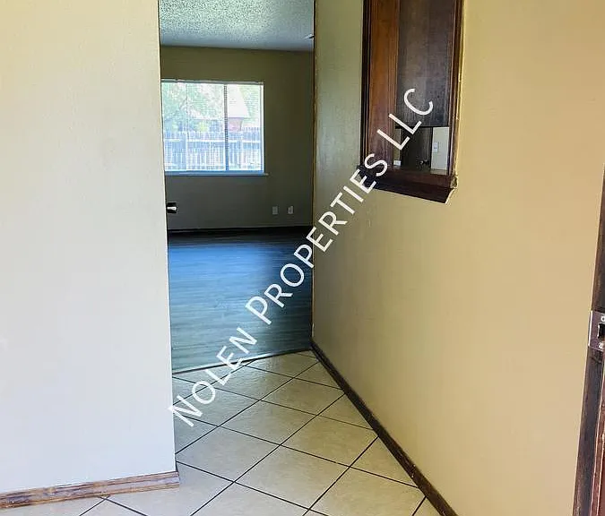 3014 W Delta Dr — Photo 4