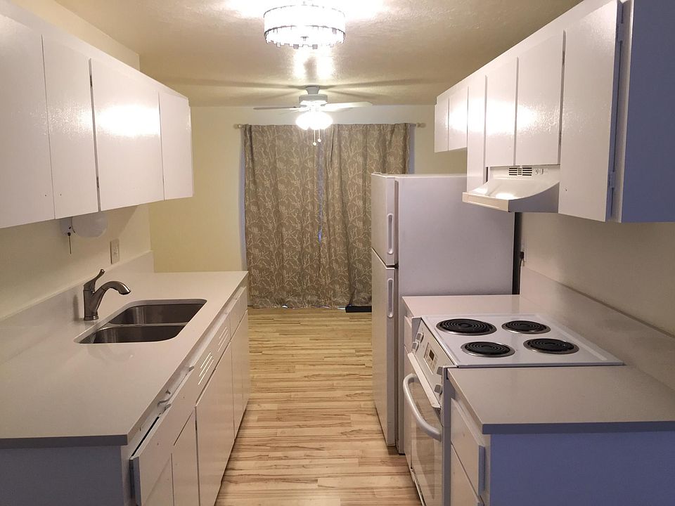 Kitchen with quartz counter tops
