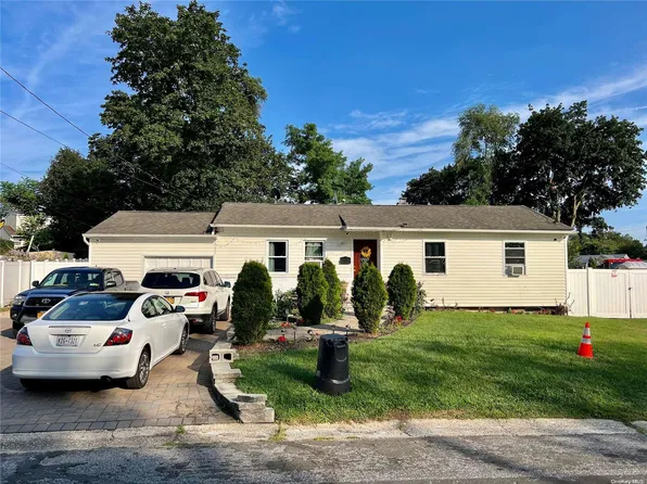 380 Evergreen Avenue, Central Islip, NY 11722