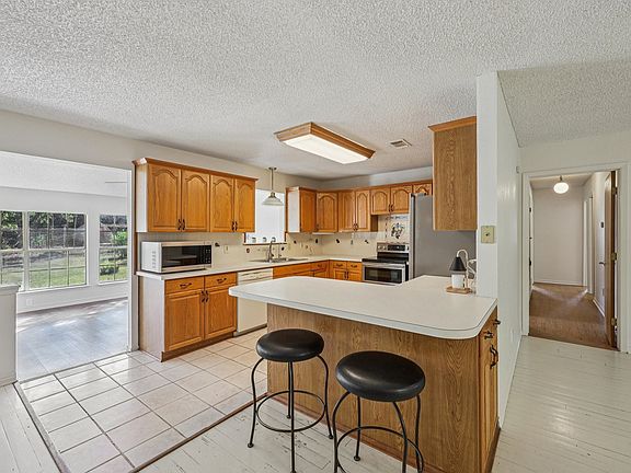 2nd image of 1923 Wilson Bend Rd