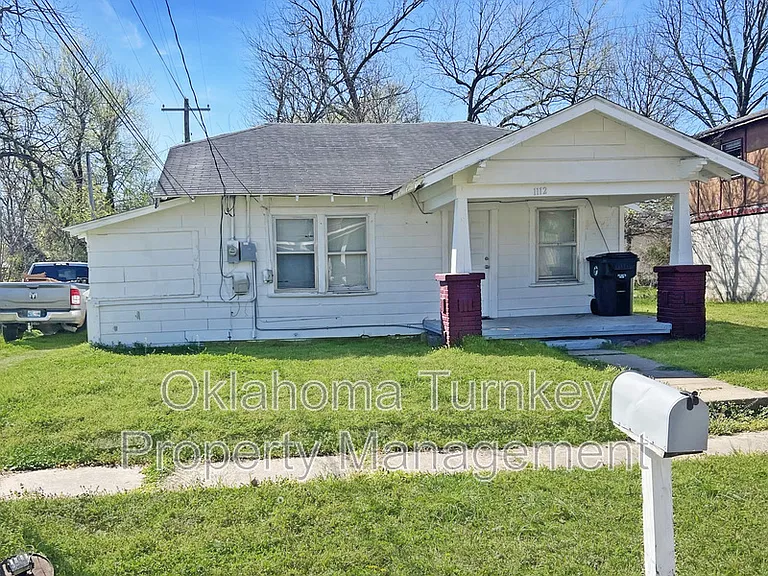1112 W 4th St — Photo 10