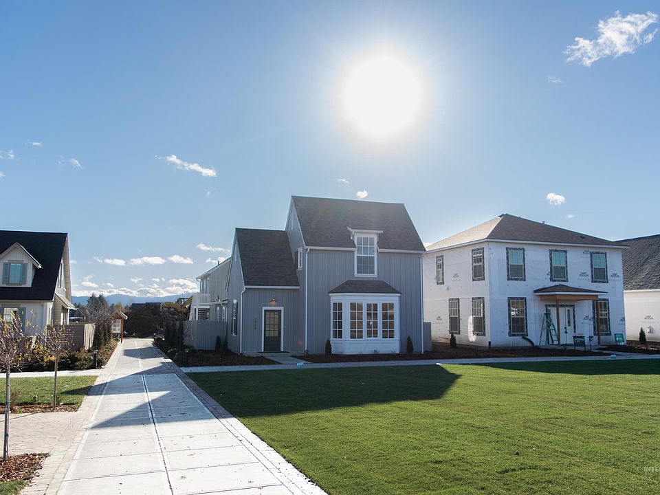 2nd image of 1508 Picotee Circle Clover