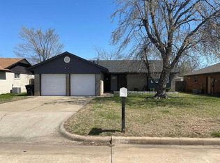 1000 Newport Ave, Moore, OK 73160
