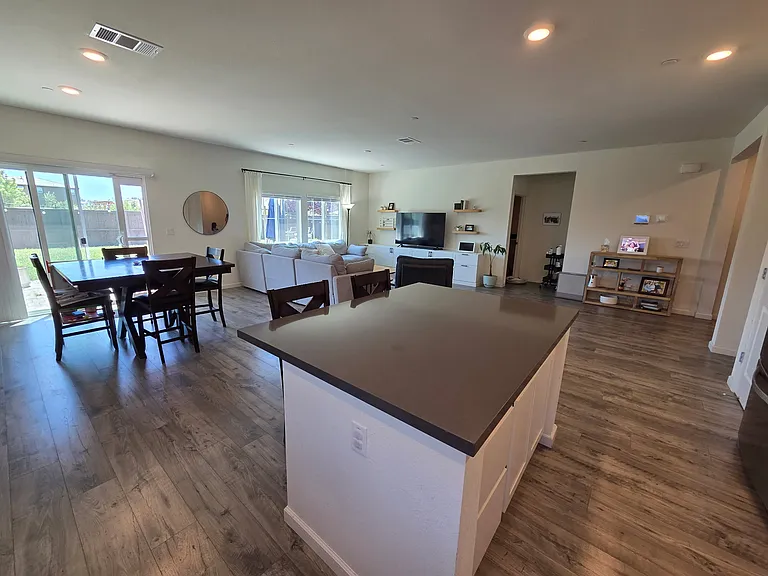 1245 Camelia Dr — Photo 3