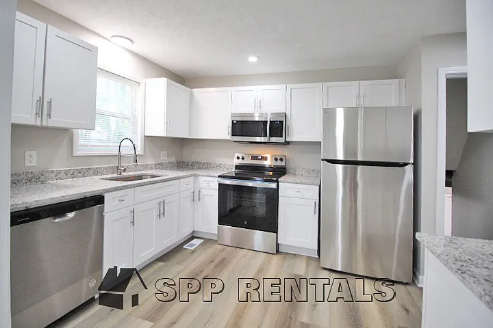 4 bed, 2300 sqft, $2,375 — Photo 4