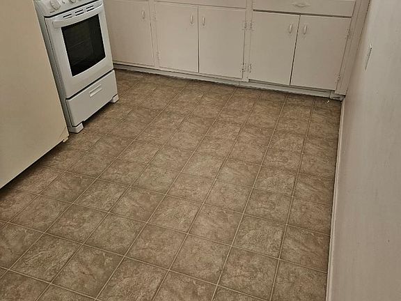 2nd image of 4143 44th St APT 2