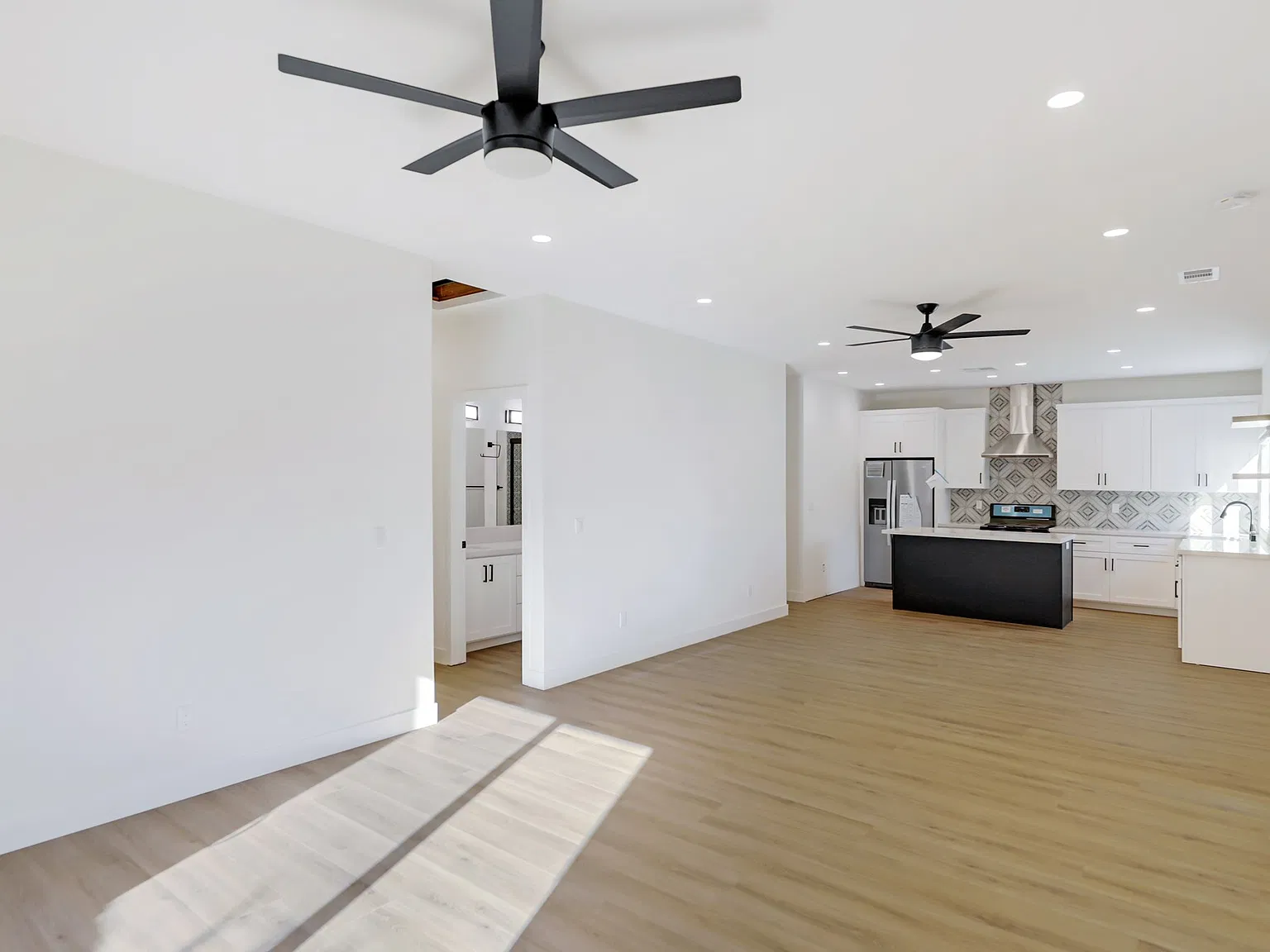 5148 Chateau Dr — Photo 4