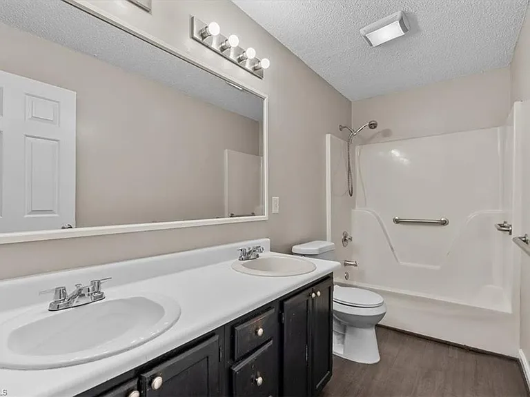 1307 Pearson St — Photo 15