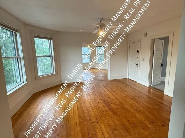 277-279 Ash St, Manchester, NH 03104