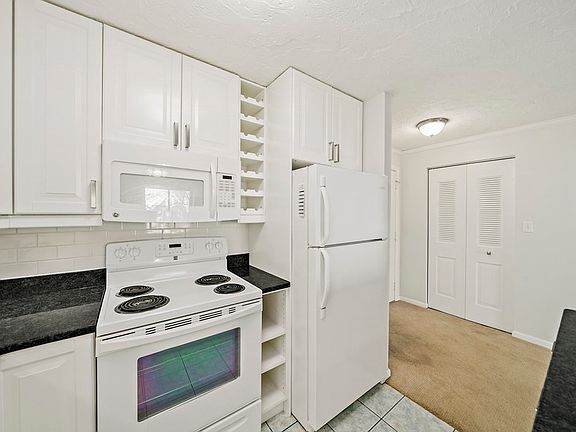 4th image of 34 South St Unit 108