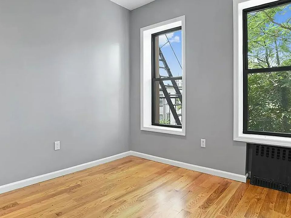 2nd image of 1575 De Kalb Ave #2R