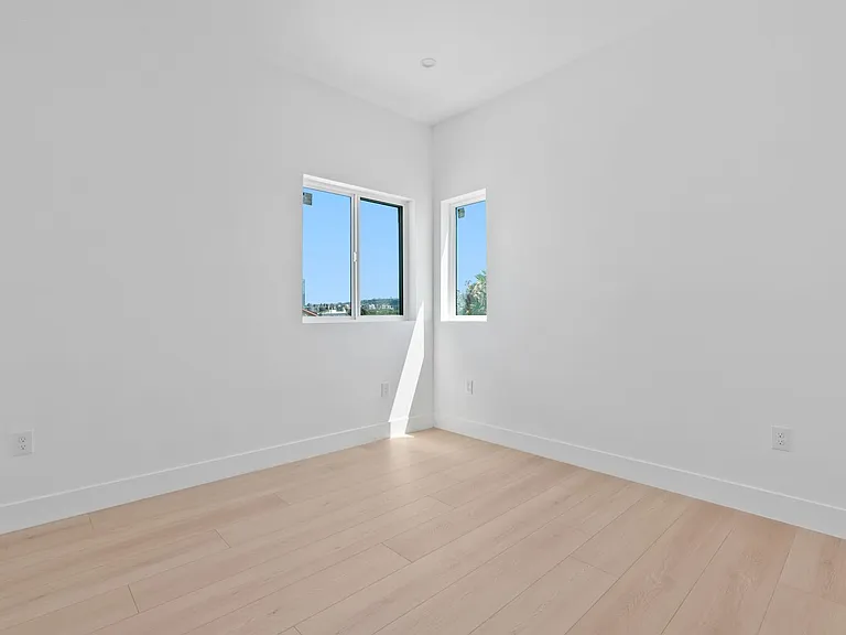 2637 S Garth Ave — Photo 10