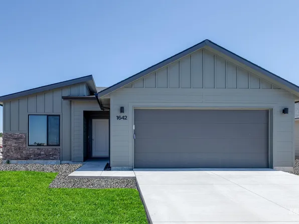 1642 SW Besra Dr, Mountain Home, ID 83647