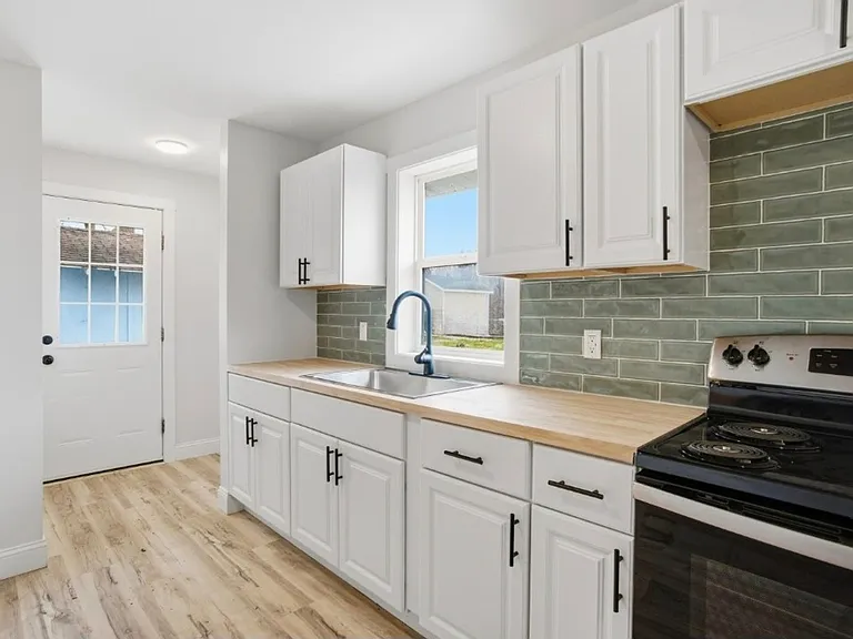 913 W Virginia Ave — Photo 8